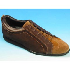 Sportlicher Herrenschuh mit Schnürsenkeln aus braunem Leder und Wildleder und kamelfarbigem Wildleder - Verfügbare Größen:  39, 40, 41