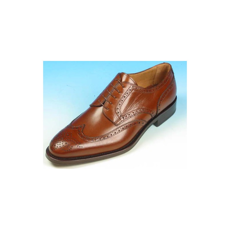 Scarpa derby stringata da uomo con lavorazione Brogue in pelle color marrone - Misure disponibili: 40, 43, 52