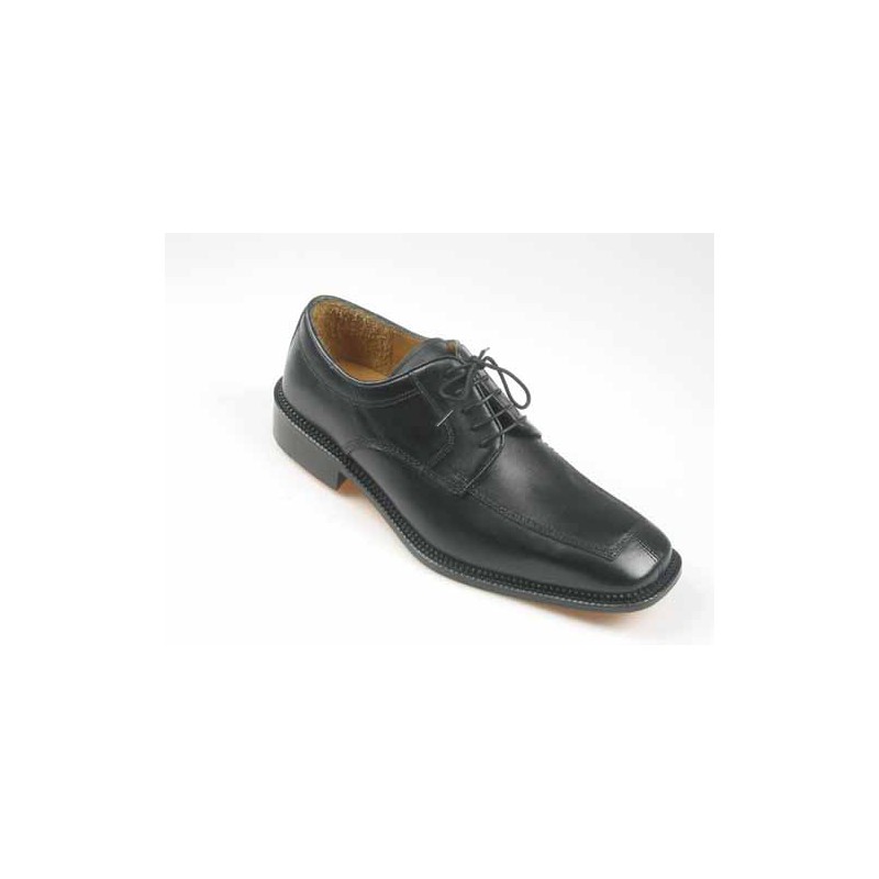Herrenderbyschuh mit Schnürsenkeln aus schwarzem Leder - Verfügbare Größen:  52