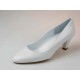 Zapato de salon en piel de color blanco tacon 1 - Tallas disponibles:  33