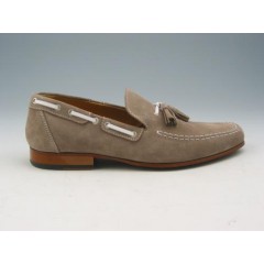 Mocassino da uomo con nappine in camoscio color sabbia - Misure disponibili: 38, 39, 52