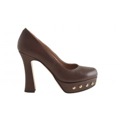 Zapato de salón con plataforma y tachuelas en piel marrón tacon 10 - Tallas disponibles:  42