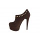 Zapato cerrado con plataforma, tachuelas y cremallera en gamuza color marrón tacon 15 - Tallas disponibles:  42
