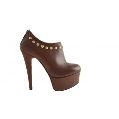 Scarpa accollata con plateau, borchie e cerniera in pelle marrone tacco 15 - Misure disponibili: 42