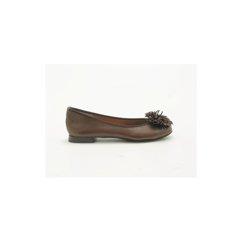 Bailarina con flor en piel marron tacon 1 - Tallas disponibles:  31