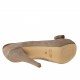Scarpa aperta in punta con plateau e fiocco in camoscio sabbia e pelle color cuoio tacco 11 - Misure disponibili: 42