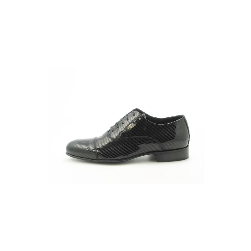 Herrenoxfordschuh mit Schnürsenkel und Kappe aus schwarzem Lackleder - Verfügbare Größen:  36