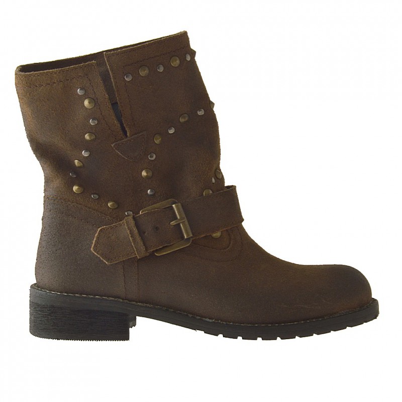 Stivaletto da donna con fibbia e borchie in nabuk colore marrone tacco 2 -  