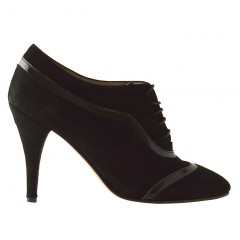 Scarpa a punta accollata stringata da donna in camoscio e vernice nera tacco 9 - Misure disponibili: 42