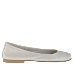 Scarpa da donna ballerina in pelle perlata colore avorio -  