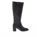Woman's boot with two zippers in black leather heel 7
