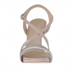 Sandale pour femmes avec courroie entrecroisé et plateforme en cuir verni rose, gris et ivoire talon 9 - Pointures disponibles:  42