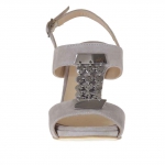 Sandalo da donna con cinturino e applicazioni in metallo color canna di fucile in camoscio grigio tacco 9 - Misure disponibili: 42
