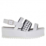 Sandale pour femmes avec trois bandes et courroie en cuir blanc avec elastiques noires croises talon compensé 5 - Pointures disponibles:  42