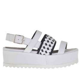 Sandale pour femmes avec trois bandes et courroie en cuir blanc avec elastiques noires croises talon compensé 5 - Pointures disponibles:  42