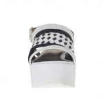 Sandalo da donna con cinturino e tre fasce in pelle bianca e elastici intrecciati neri zeppa 5 - Misure disponibili: 42