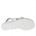 Sandale pour femmes avec trois bandes et courroie en cuir blanc avec elastiques noires croises talon compensé 5 - Pointures disponibles:  42