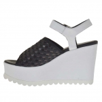 Sandalia para mujer con banda elastica negra y cinturon en piel blanca y negra cuña 9 - Tallas disponibles:  42
