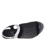 Sandalia para mujer con banda elastica negra y cinturon en piel blanca y negra cuña 9 - Tallas disponibles:  42