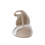 Chaussure ouverte avec courroie en T en cuir rose poudre et beige et cuir verni blanc - Pointures disponibles:  31