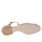 Chaussure ouverte avec courroie en T en cuir rose poudre et beige et cuir verni blanc - Pointures disponibles:  31