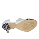 Scarpa aperta da donna in pelle bianca e camoscio stampato optical tacco 9 - Misure disponibili: 42