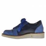 Geschlossener Damenschuh mit Schnürsenkeln und Reißverschluss aus metallischem denimblauem Leder und Lackleder Keilabsatz 3 - Verfügbare Größen:  32