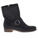 Stivaletto da donna con fibbia in pelle forata nera