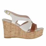 Sandale pour femmes en cuir blanc et brun avec plateforme et talon compensé en liège 9 - Pointures disponibles:  42