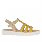 Sandale pour femmes avec courroie en T en cuir imprimé beige et jeune ocre talon compensé 2,5 - Pointures disponibles:  31