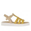 Sandalo da donna con cinturino Charleston in pelle stampata beige e giallo ocra zeppa 2,5
