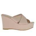 Woman's open mules in pink printed leather with crossed bands, platform and wedge 9