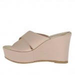 Mule ouvert pour femmes en cuir rose imprimé avec bandes croisés, plateforme et talon compensé 9 - Pointures disponibles:  42