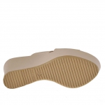Mule ouvert pour femmes en cuir rose imprimé avec bandes croisés, plateforme et talon compensé 9 - Pointures disponibles:  42