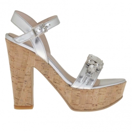 Sandale pour femmes avec courroie et pierres en cuir verni argent avec plateforme et talon 12 en liège - Pointures disponibles:  42