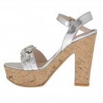 Sandale pour femmes avec courroie et pierres en cuir verni argent avec plateforme et talon 12 en liège - Pointures disponibles:  42