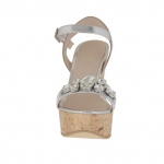 Sandale pour femmes avec courroie et pierres en cuir verni argent avec plateforme et talon 12 en liège - Pointures disponibles:  42