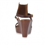 Sandale pour femmes en cuir brun avec bande à la cheville plateforme et talon compensé 9 - Pointures disponibles:  42