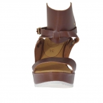 Sandale pour femmes en cuir brun avec bande à la cheville plateforme et talon compensé 9 - Pointures disponibles:  42