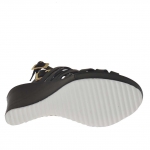 Sandalo da donna con listini intrecciati, 2 cinturini e plateau in pelle nera zeppa 9 - Misure disponibili: 42