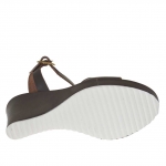 Sandale pour femmes en cuir brun foncé avec courroie, plateforme et talon compensé 9 - Pointures disponibles:  42