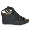 Woman's platform strap sandal with intertwined straps in forest green leather wedge 9
