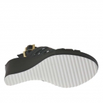 Sandale pour femmes avec plateforme et courroies entrecroisés en cuir vert sapin talon compensé 9 - Pointures disponibles:  42, 43