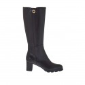 Woman's boot in black leather with zipper and stud heel 6