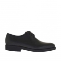 Eleganter Derbyherrenschuh mit Schnürsenkeln aus glattem schwarzem Leder