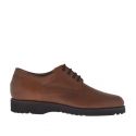 Zapato con cordones para hombres en piel de color marron
