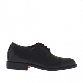 Eleganter Derbyschuh mit Schnürsenkeln und Kappe für Herren aus schwarzem Leder - Verfügbare Größen:  40