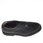 Eleganter Herrenderbyschuh mit Schnürsenkeln und Kappe aus schwarzem Leder - Verfügbare Größen:  36