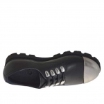Zapato para mujer con cordones decorativos en piel negra con puntera en charol plateada cuña 3 - Tallas disponibles:  32
