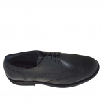 Herrenderbyschuh mit Schnürsenkeln und Flügelkappe aus schwarzem Leder - Verfügbare Größen:  36, 51